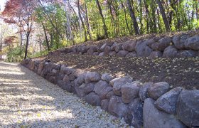 Tiered retaining wall made from large boulders
